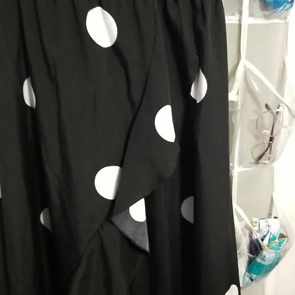 BLACK &WHITE DRESS - Picture 3 of 6